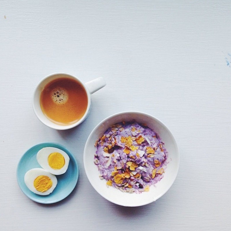 hassut jutut aamupala tuijottavat munat