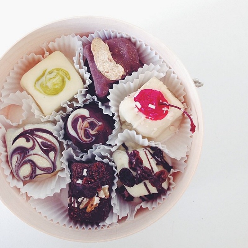 hassut jutut chocolate du pierre suklaakonvehtirasia