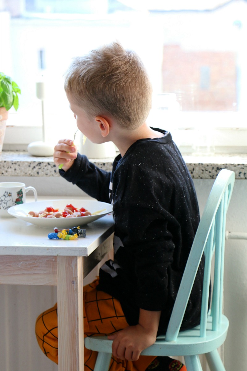 hämähäkkinakki kaapo syö