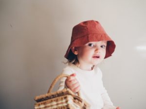 PIENI PARIISITAR AAMUPALACROISSANTEJA HAKEMASSA